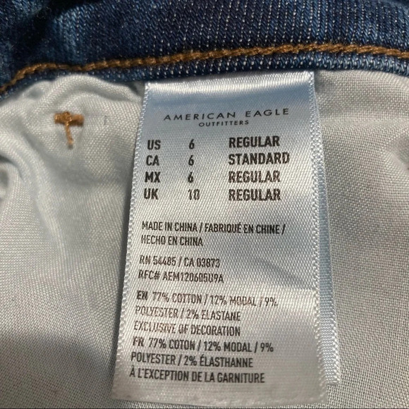 AMERICAN EAGLE Sz 6 Distressed Mid Wash Mom Jeans - Picture 11 of 15